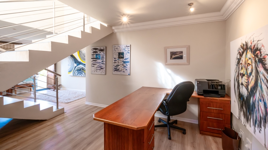7 Bedroom Property for Sale in Beacon Isle Western Cape
